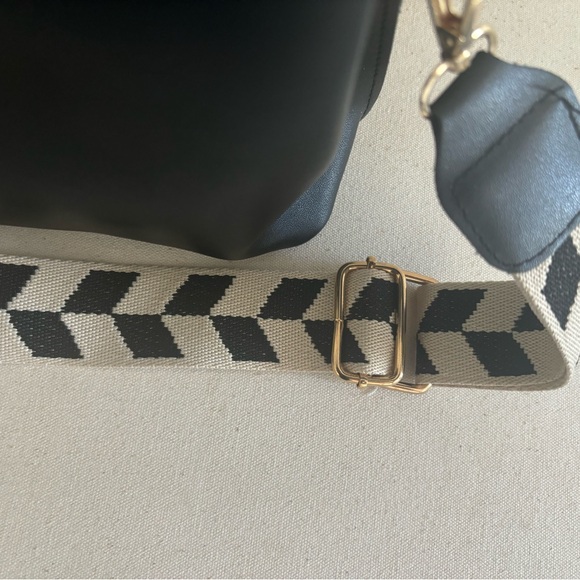 Women Fashion NWOT Black Shoulder Crossbody Bag - Picture 6 of 10